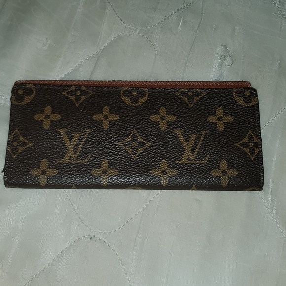 A authentic Louis Vuitton wallet - Picture 2 of 4